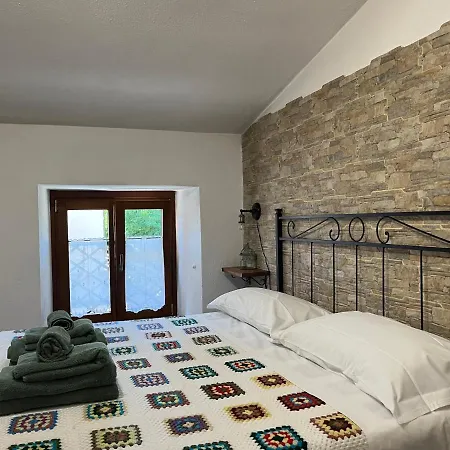 شقة Delle Rocche روكّا دي ميتْسو